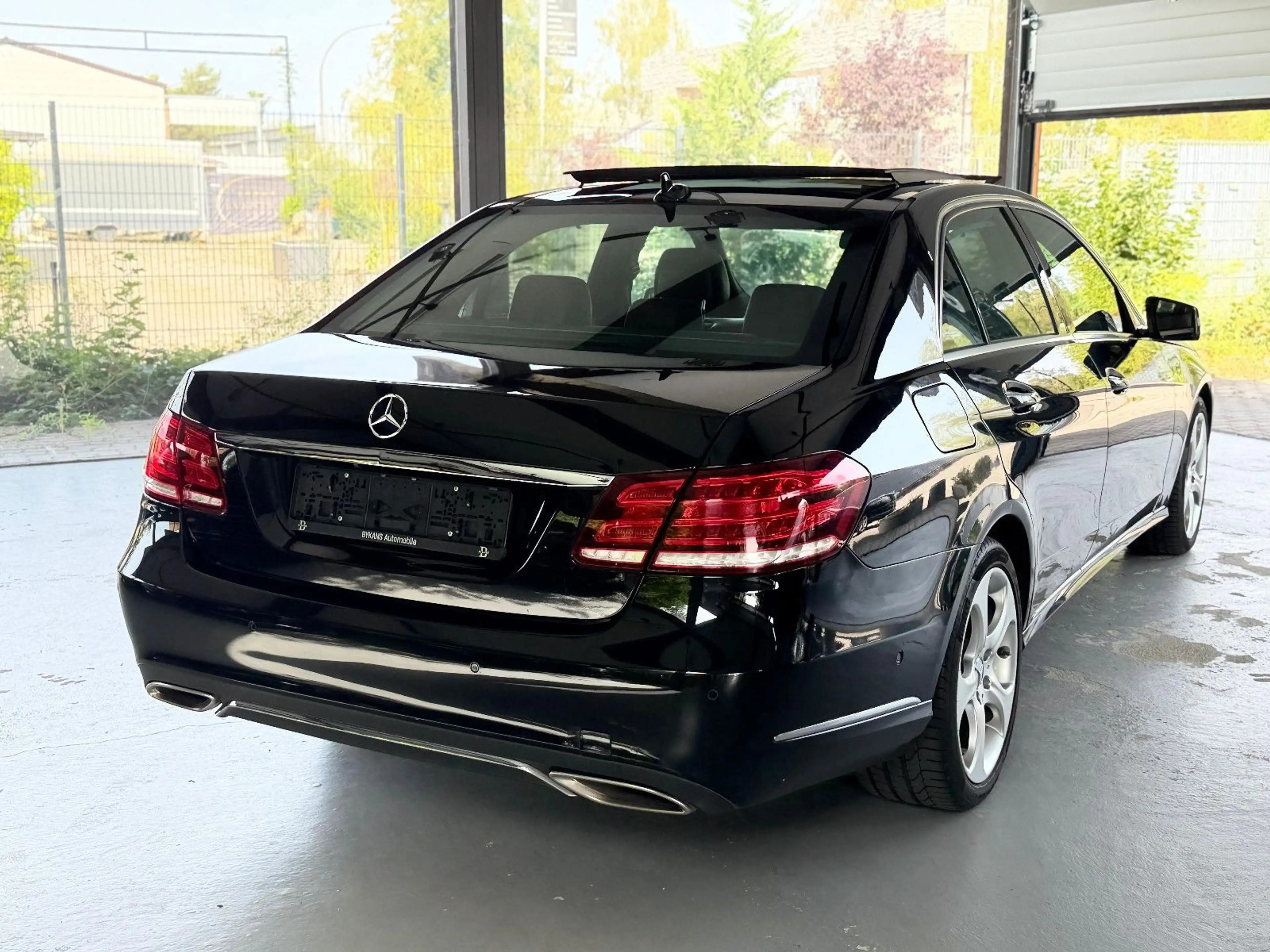 Mercedes-Benz E 300 BlueTec/ELEGANCE/PANO/LEDER/KAMERA/TEMPO/ — photo 7