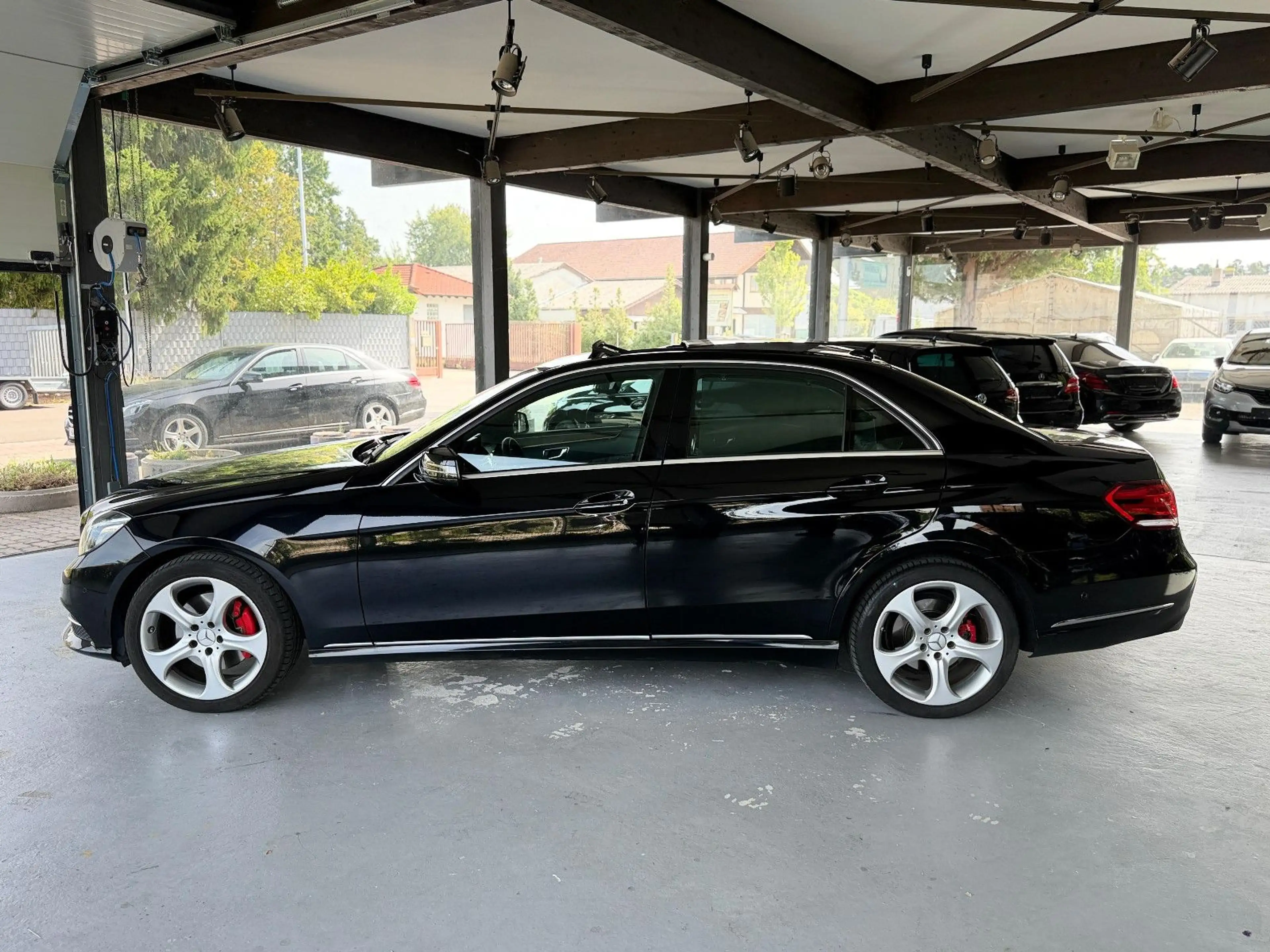 Mercedes-Benz E 300 BlueTec/ELEGANCE/PANO/LEDER/KAMERA/TEMPO/ — photo 6