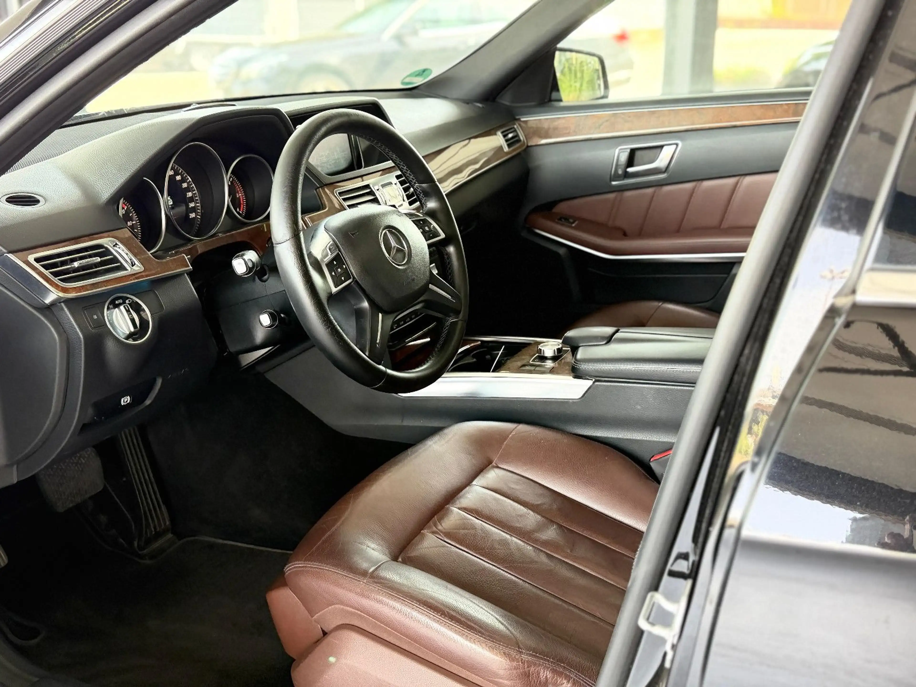Mercedes-Benz E 300 BlueTec/ELEGANCE/PANO/LEDER/KAMERA/TEMPO/ — photo 11