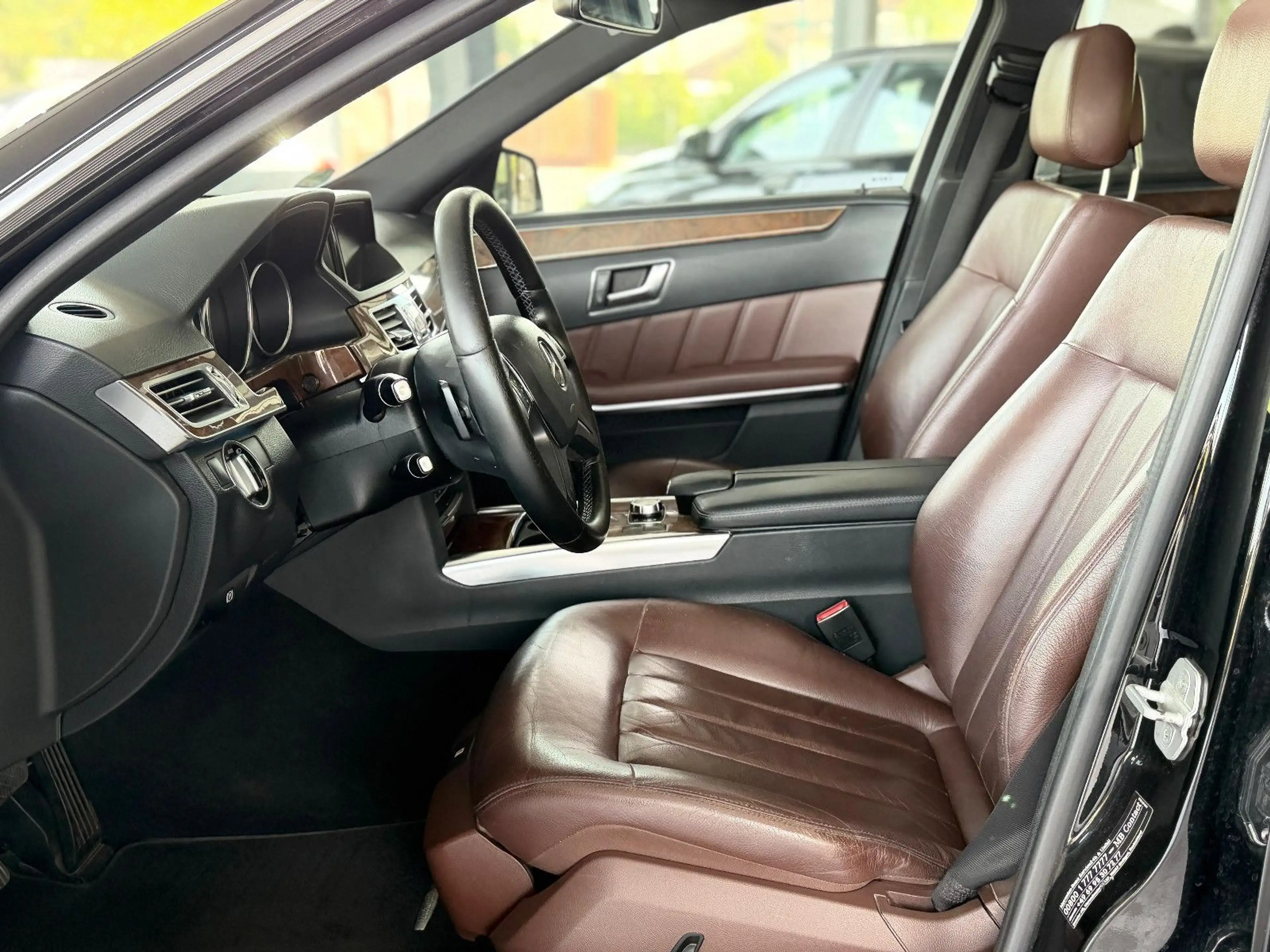 Mercedes-Benz E 300 BlueTec/ELEGANCE/PANO/LEDER/KAMERA/TEMPO/ — photo 10