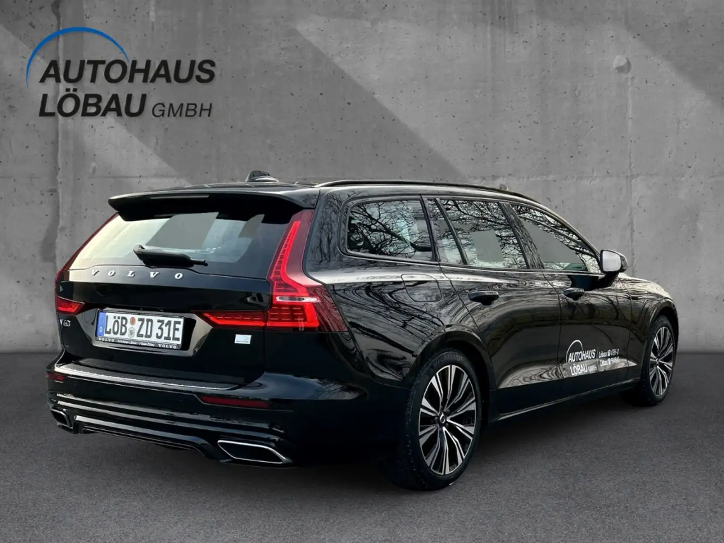 Volvo V60 R Design T6 Recharge Plug-In Hybrid AWD 341PS AHK Schwarz - 2