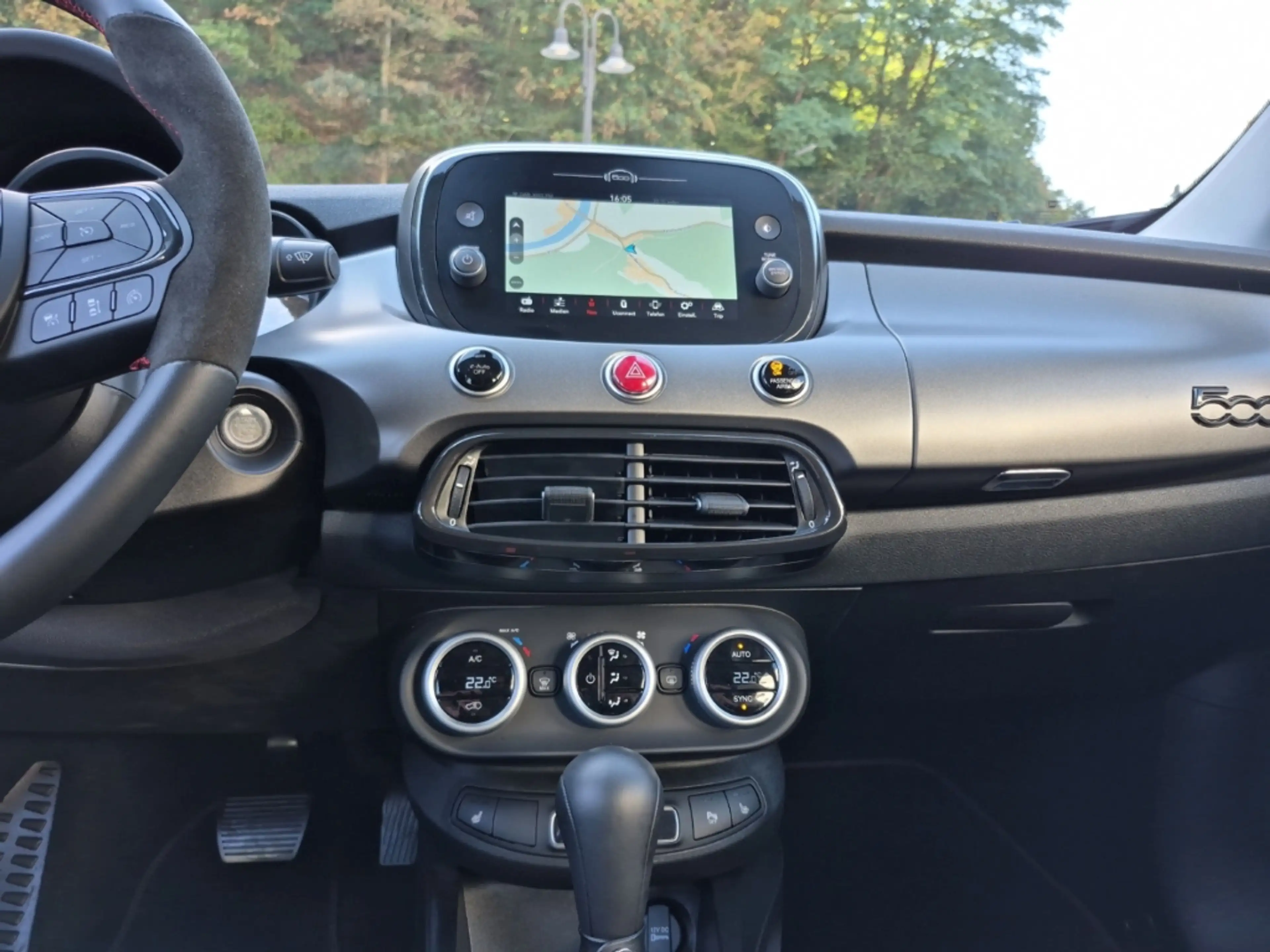Fiat 500X Dolcevita SPORT Faltdach Navi Kamera LED SHZ — photo 11