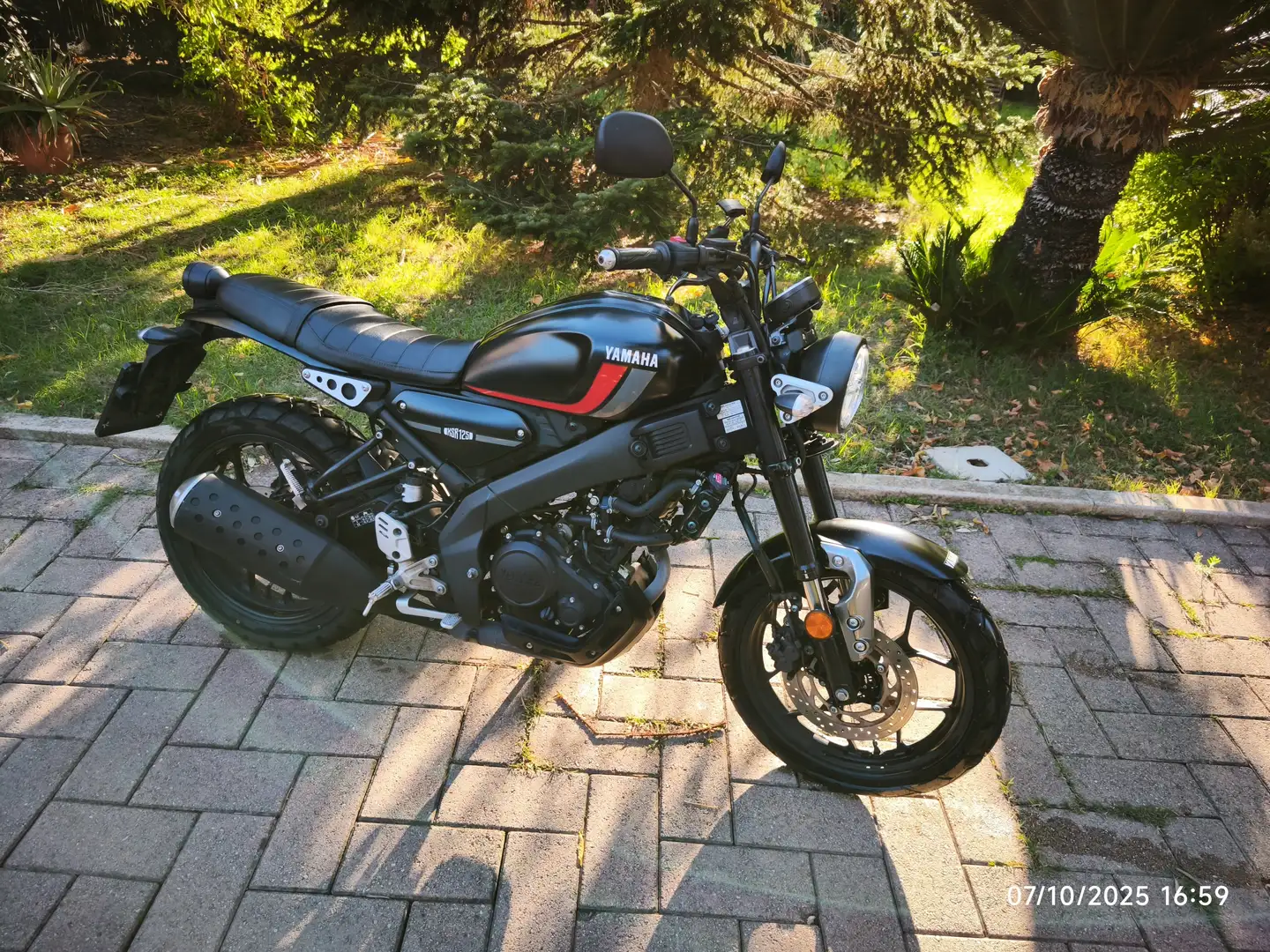 Yamaha XSR 125 Noir - 2