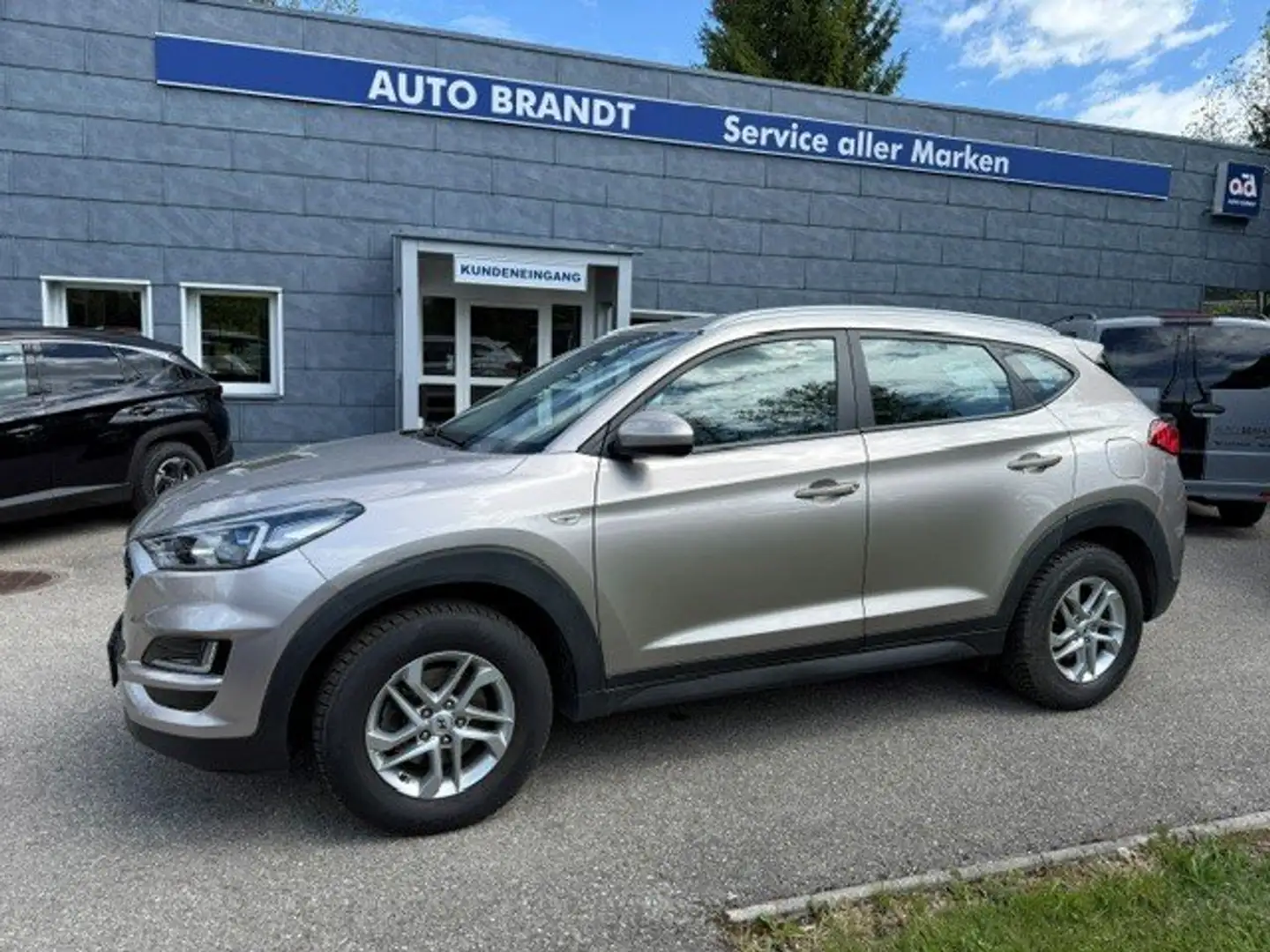 Hyundai TUCSON Trend 2WD+AHV+Standheizung Beige - 1