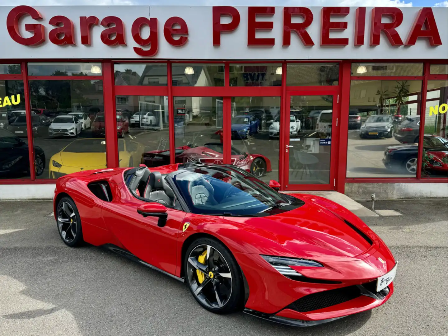 Ferrari SF90 Spider Full options Great best comfort seats 1 HAND Red - 1