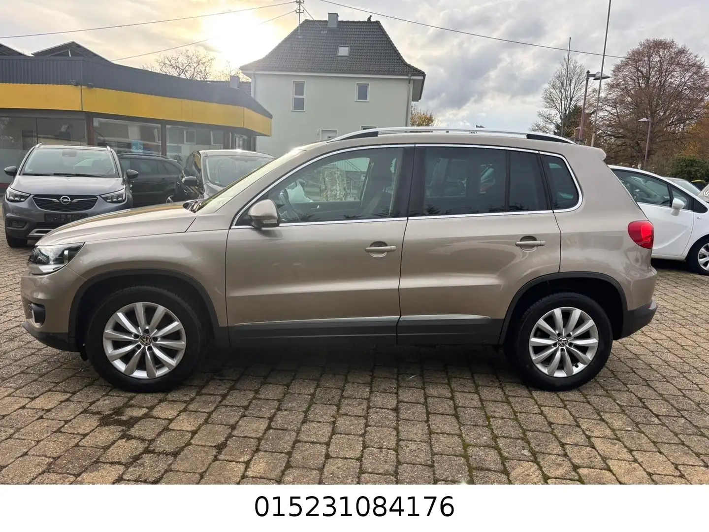 Volkswagen Tiguan Sport & Style+Tempomat+Navi+AHK+PDC+1 HD Beige - 2