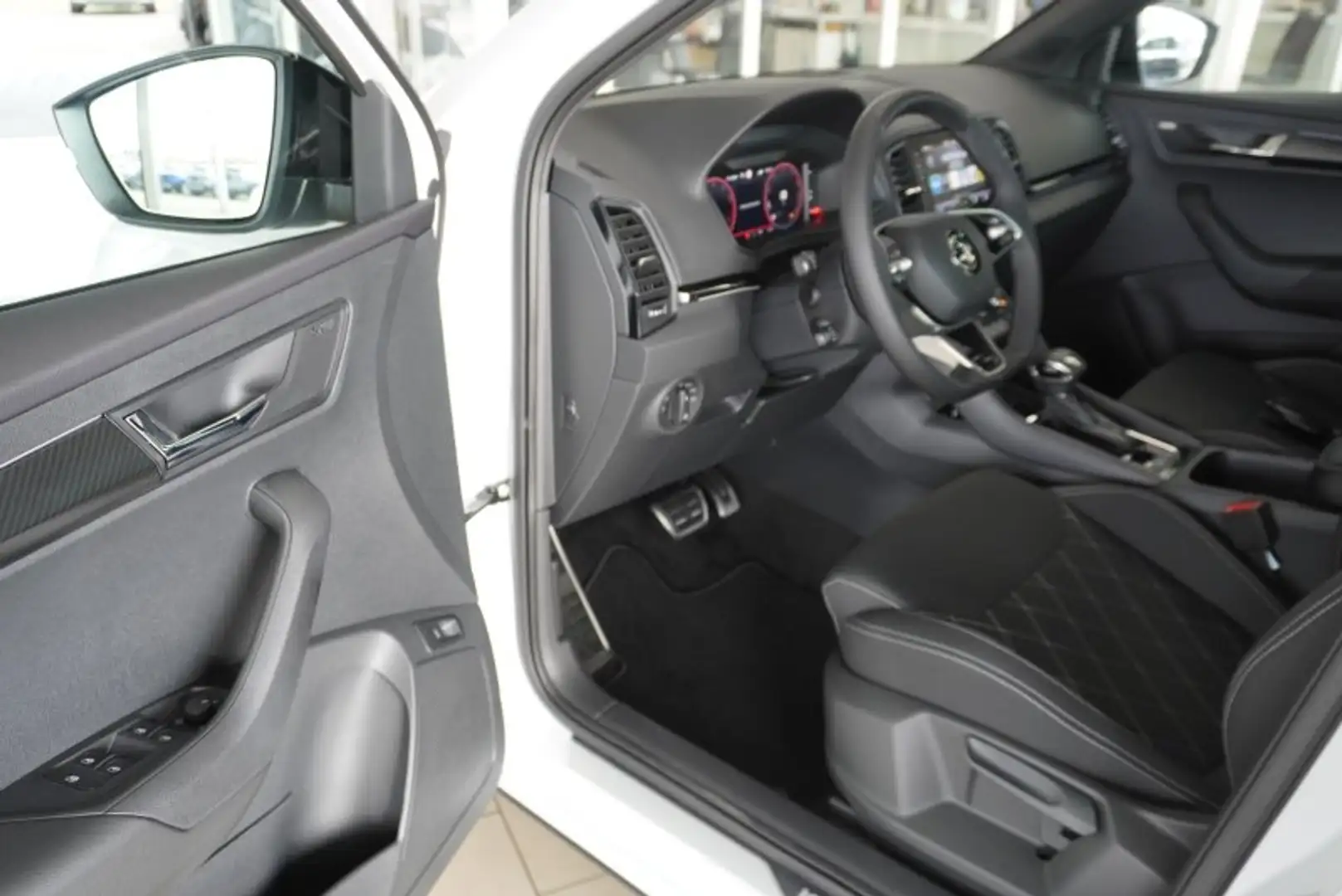 Skoda Karoq Sportline 2,0TSI DSG 4x4 aAHK/Pano/4*J.Gar/Matrix/ Weiß - 2