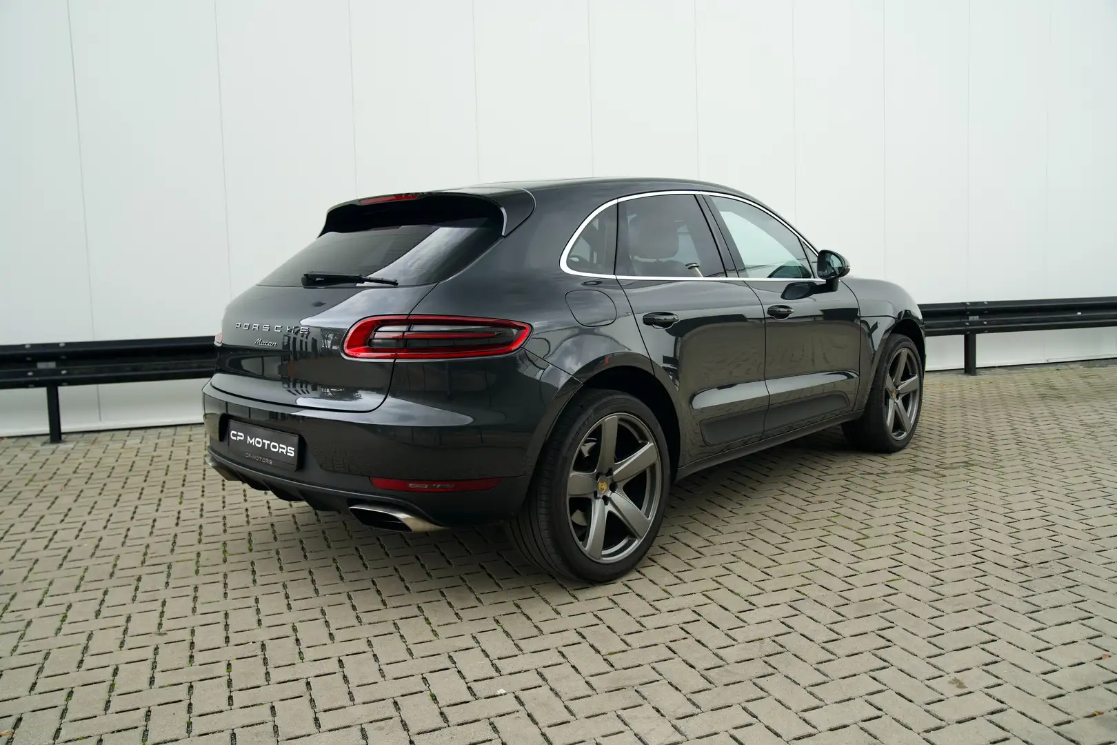 Porsche Macan 2.0T | PANO | 14-WAY | LEDER | 74.225 KM | PASM Grigio - 2