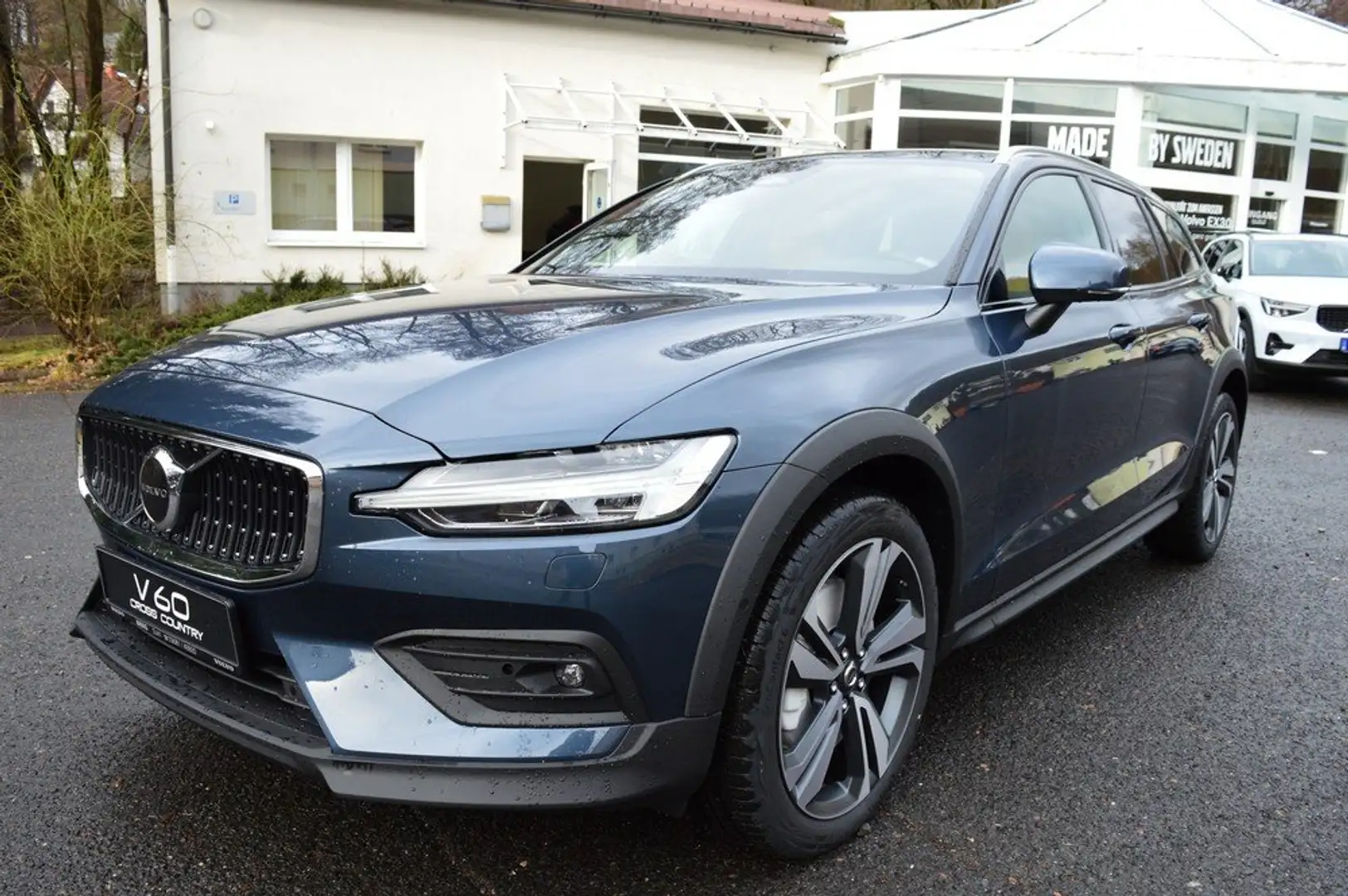 Volvo V60 Cross Country B4 D AWD Plus *8 Pakete!* Blauw - 2