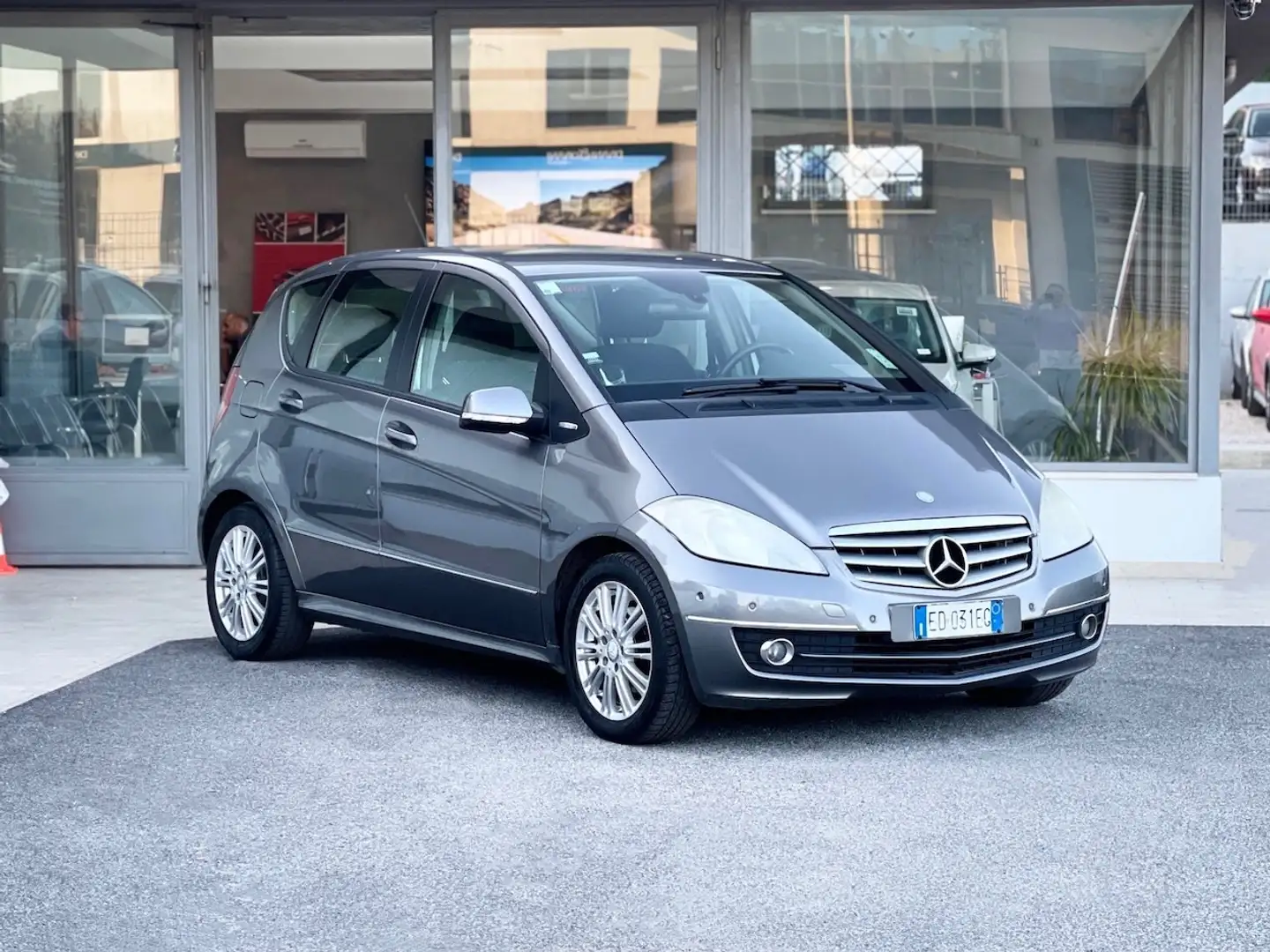 Mercedes-Benz A 160 1.5 Benzina 95CV E5 - 2010 Grigio - 1
