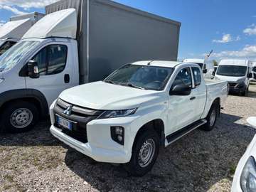 2.3 D Club Cab 4x4 Easy Select Invite