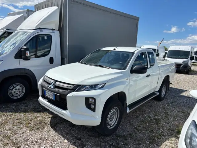 Mitsubishi L200 2.3 D Club Cab 4x4 Easy Select Invite