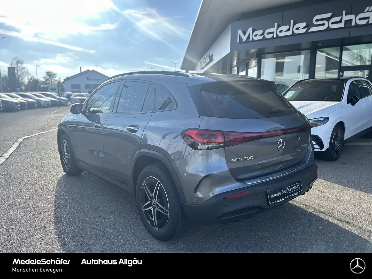 Mercedes-Benz EQA 300 EQA 300 4M AMG Night Keyless Kamera Ambiente LED Grau - 2