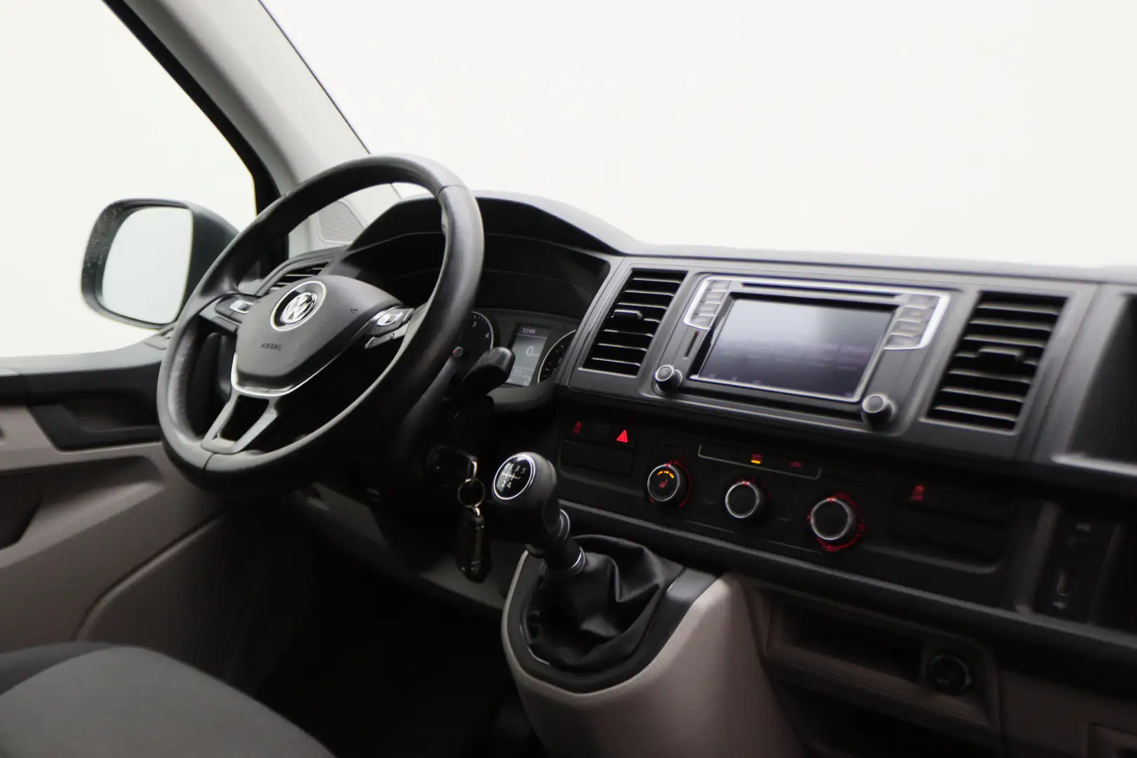 Volkswagen T6 Transporter 2.0 TDI L2H1 Highline Marge! Zwart - 2