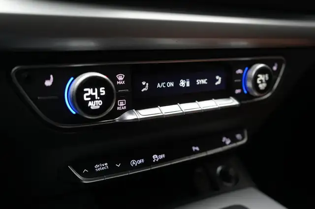 Audi Q5 view 18