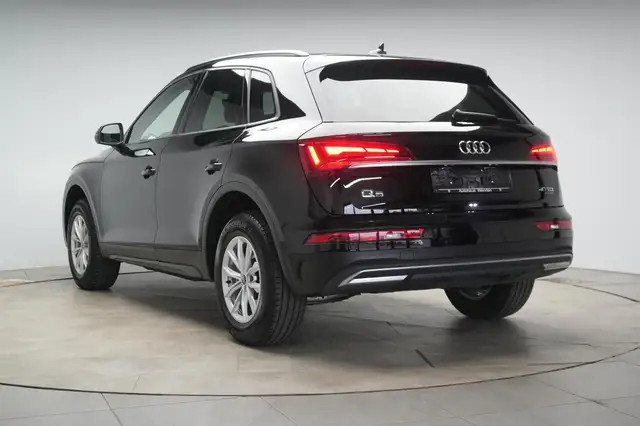 Audi Q5 view 5