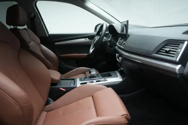 Audi Q5 view 6