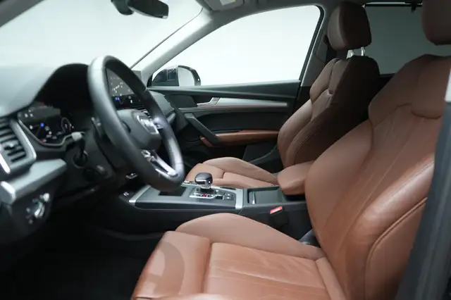 Audi Q5 view 10