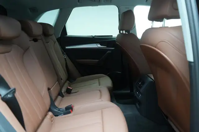 Audi Q5 view 8