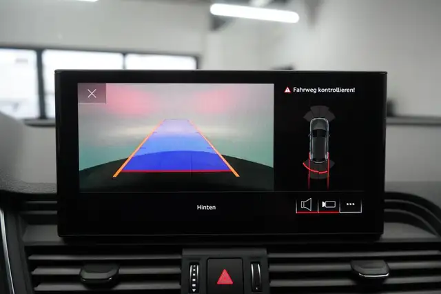 Audi Q5 view 16