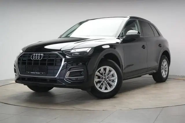 Audi Q5 view 3