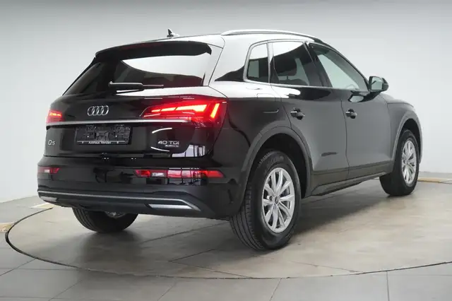 Audi Q5 view 4