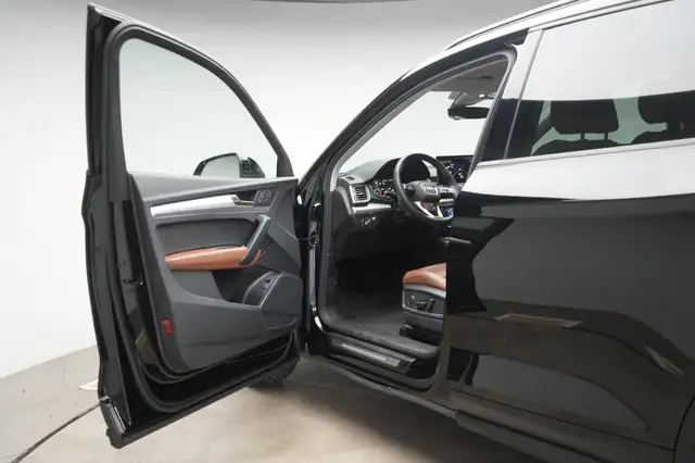Audi Q5 view 12
