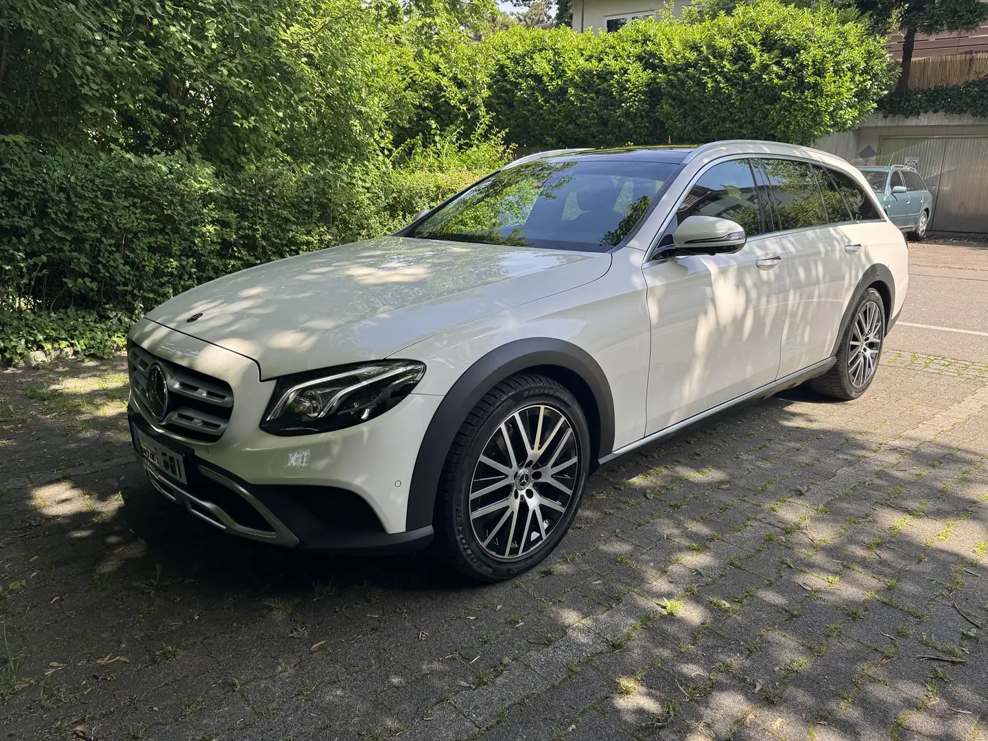 Mercedes-Benz E 220 4Matic All-Terrain Burm. Wide Pano HUD AHK Sitzkli Blanc - 1