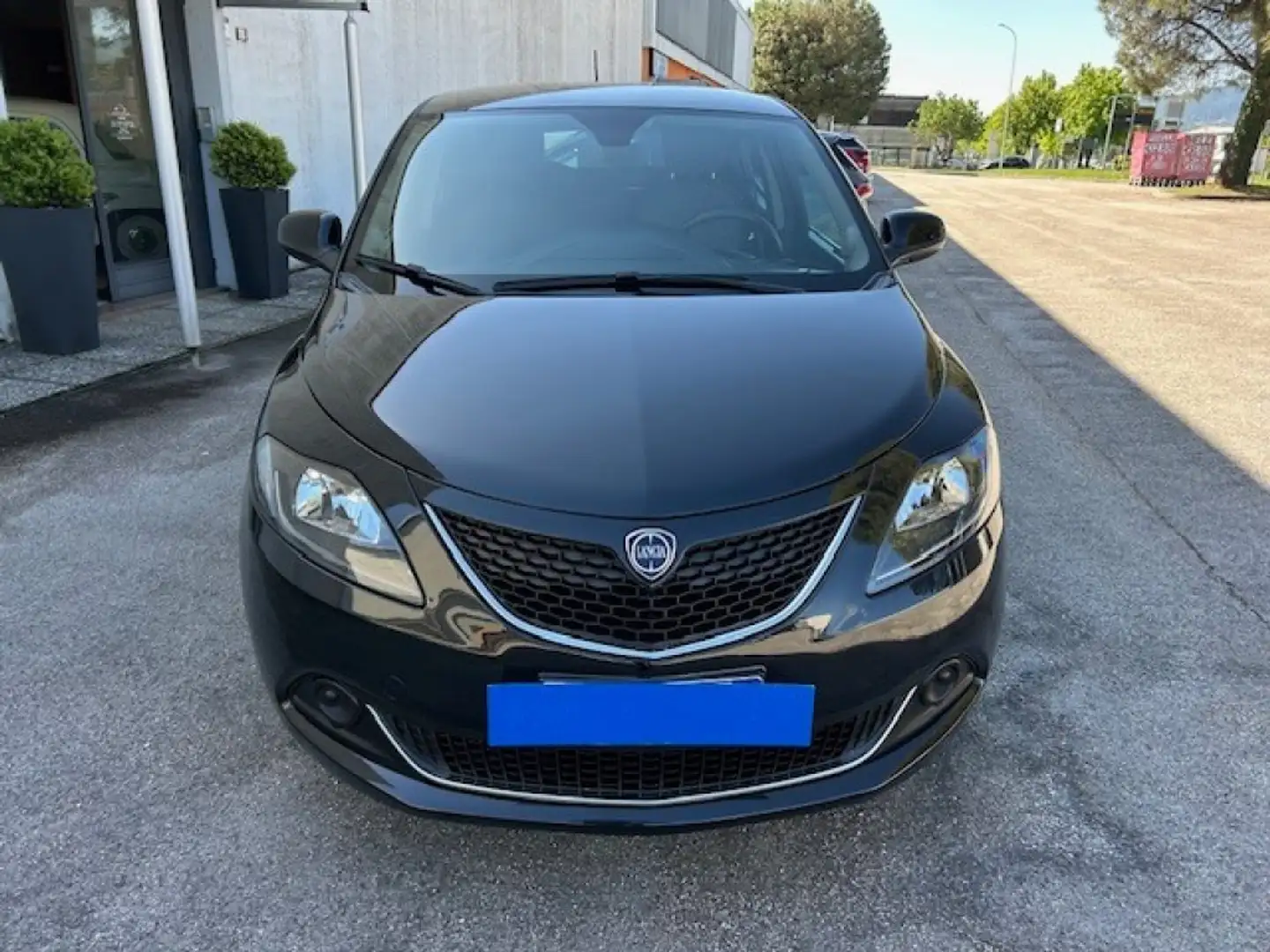 Lancia Ypsilon 1.0 FireFly 5 porte S&S Hybrid Silver Nero - 2
