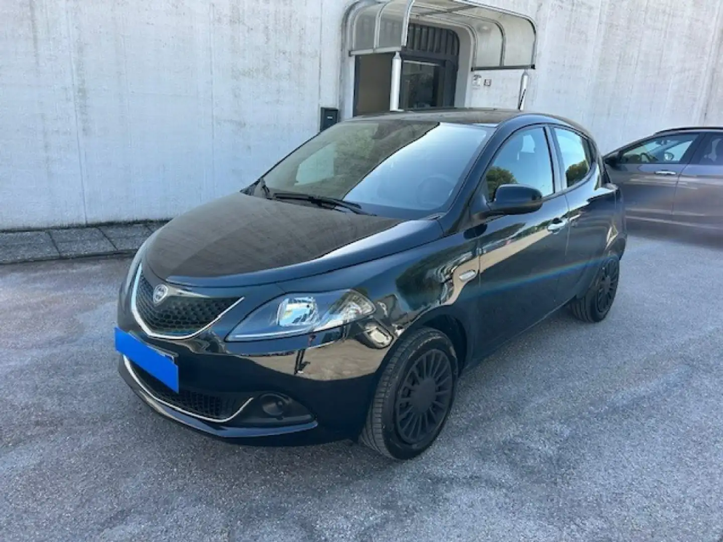 Lancia Ypsilon 1.0 FireFly 5 porte S&S Hybrid Silver Nero - 1