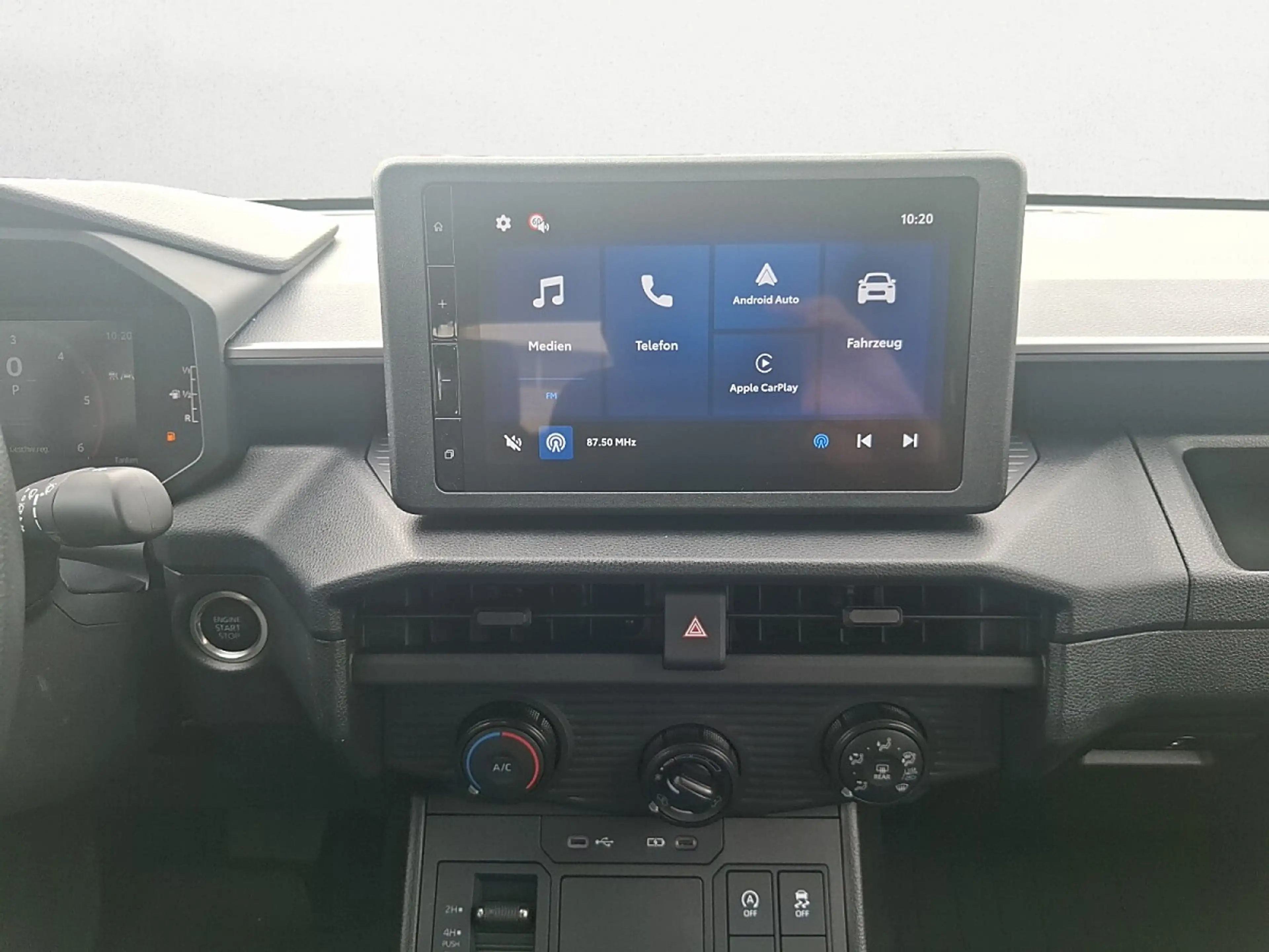 Toyota Hilux DK Duty 2,8 D-4D MHEV 4WD — photo 14