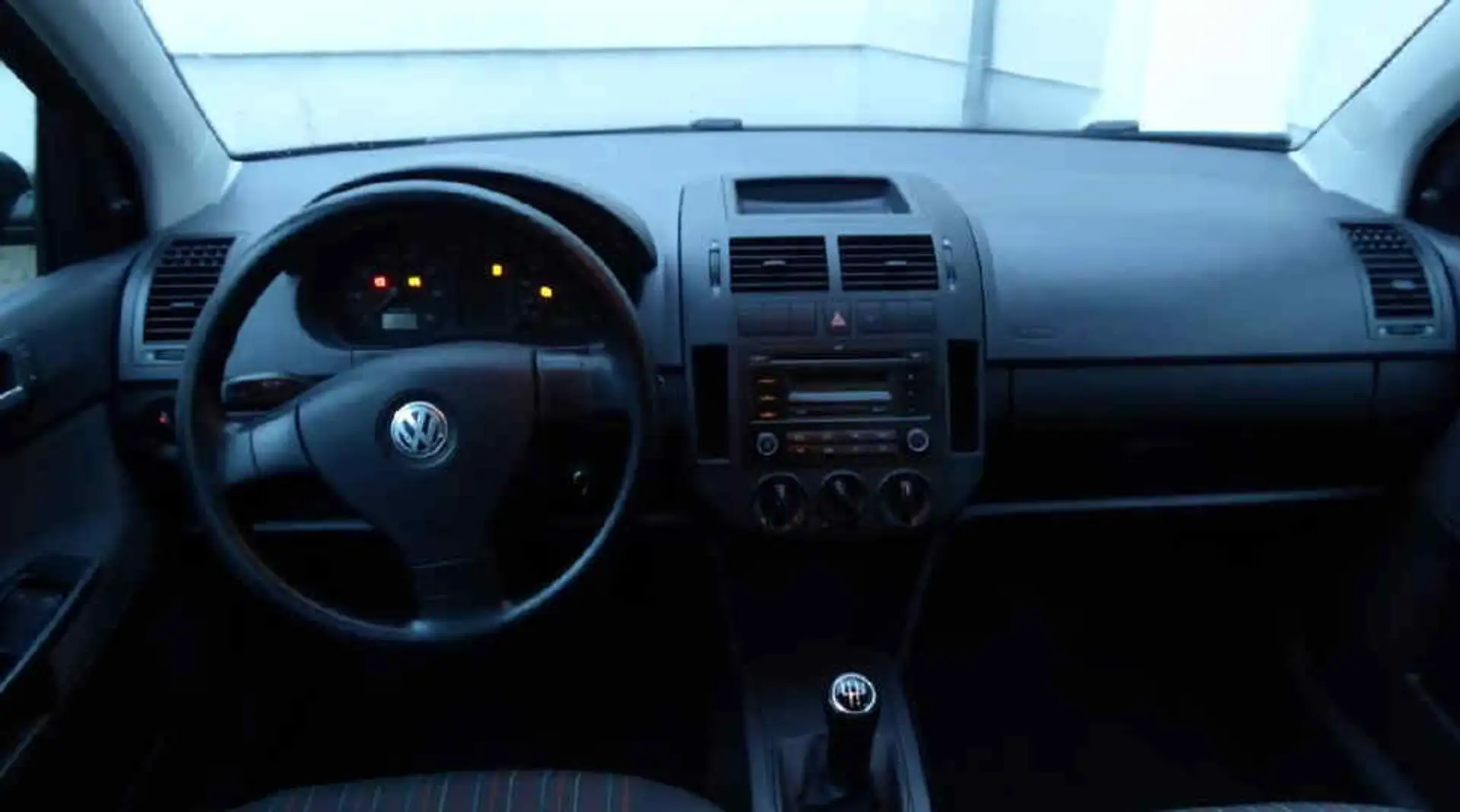 Volkswagen Polo 1.2 44 KW Trendl.Klima Ganzjahresreifen Negro - 2