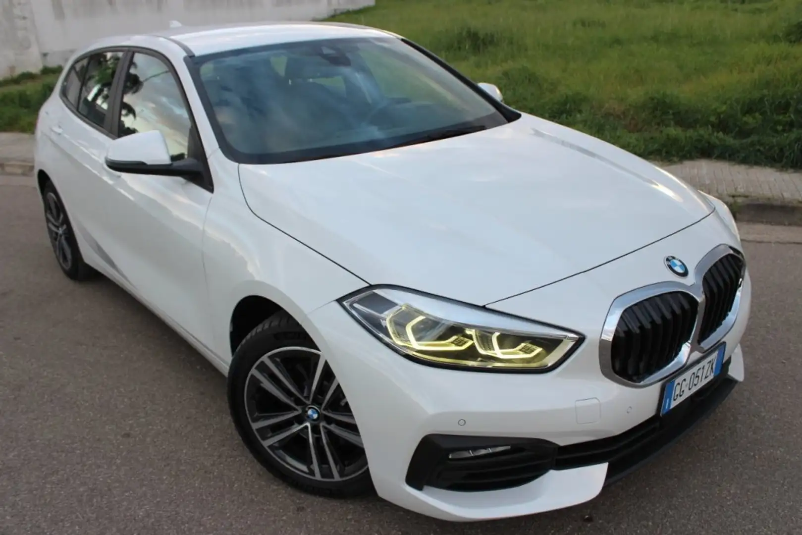 BMW 118 d Sport Aut. *LUCI AMBIENTE *FULL LED Bianco - 1