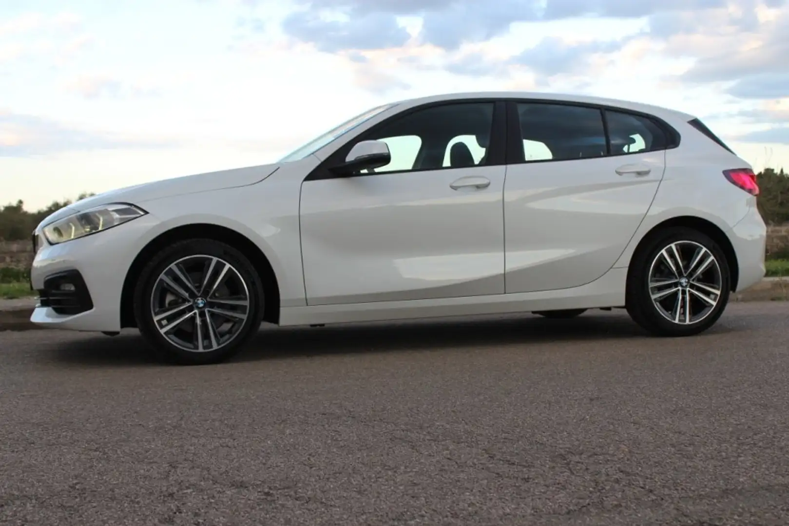 BMW 118 d Sport Aut. *LUCI AMBIENTE *FULL LED Bianco - 2
