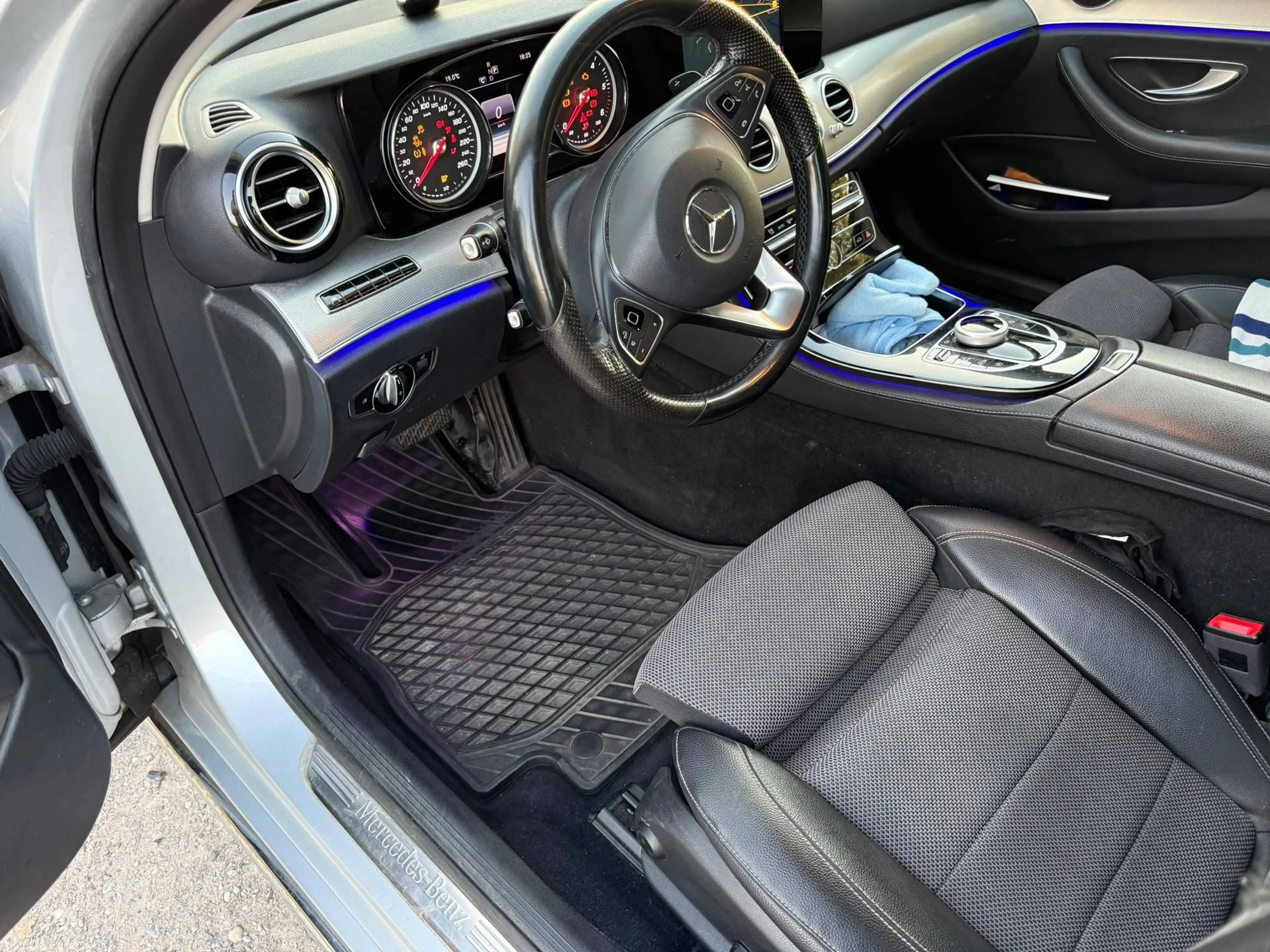 Mercedes-Benz E 220 E 220 d T 9G-TRONIC — photo 11