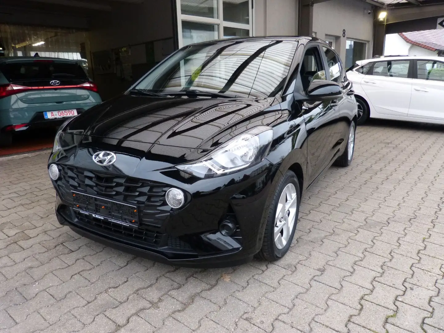 Hyundai i10 Trend KLIMAAUT. SHZ LHZ  APPLE PDC Schwarz - 2