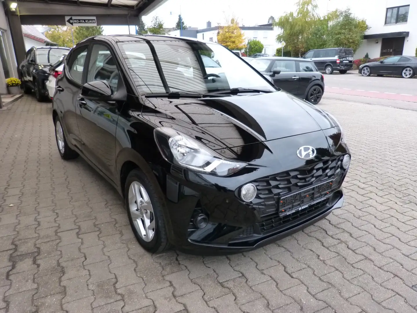 Hyundai i10 Trend KLIMAAUT. SHZ LHZ  APPLE PDC Schwarz - 1