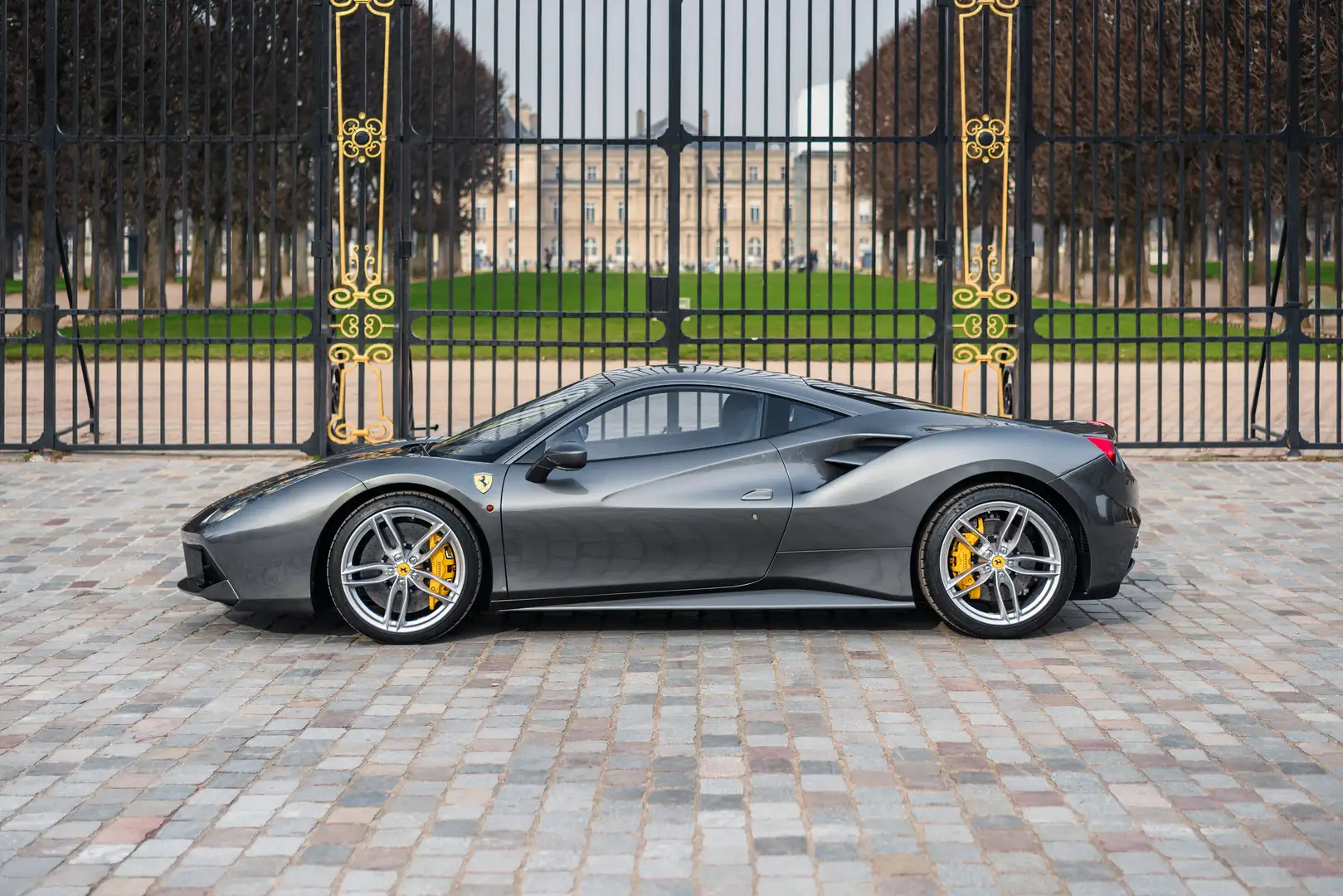 Ferrari 488 488 GTB - 30 300 km, great spec, perfect condition Gris - 2
