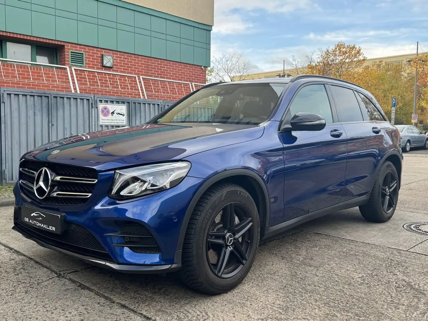 Mercedes-Benz GLC 250 4Matic AMG Line Pano Schiebdach Blau - 2