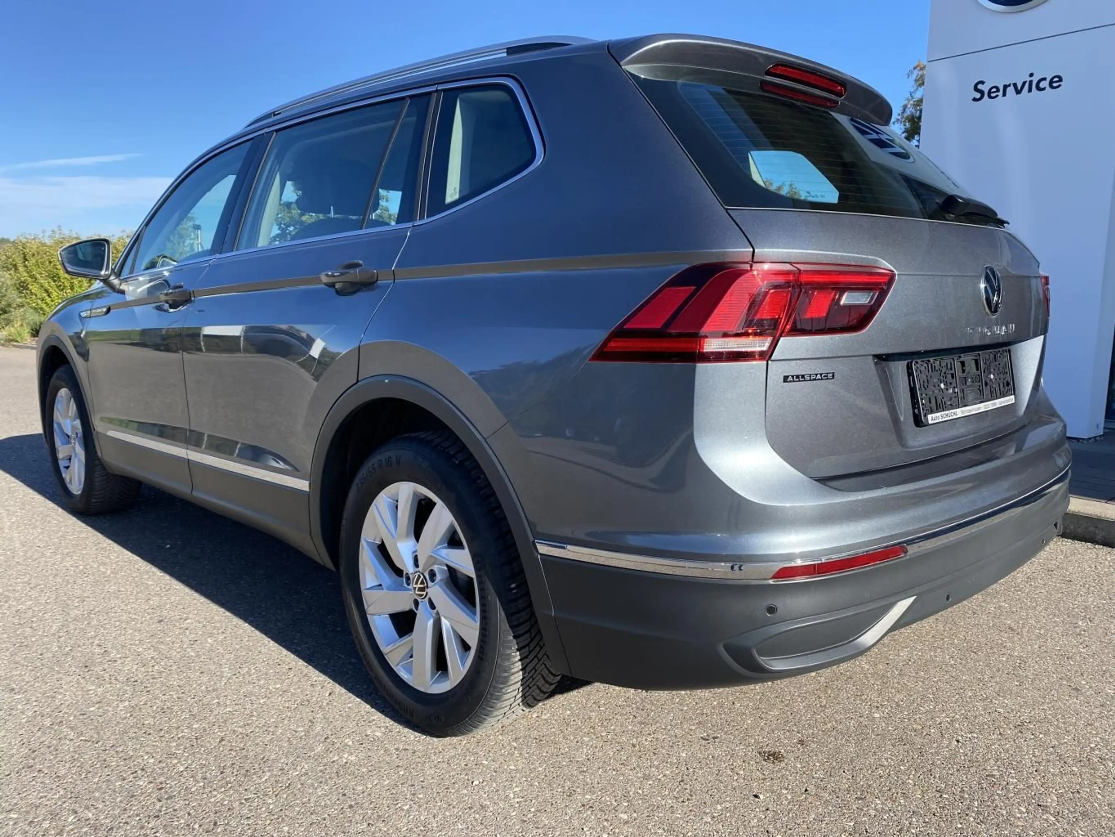 Volkswagen Tiguan Allspace 1.5 TSI DSG LIFE 7-SITZER+AHK+AC — photo 4