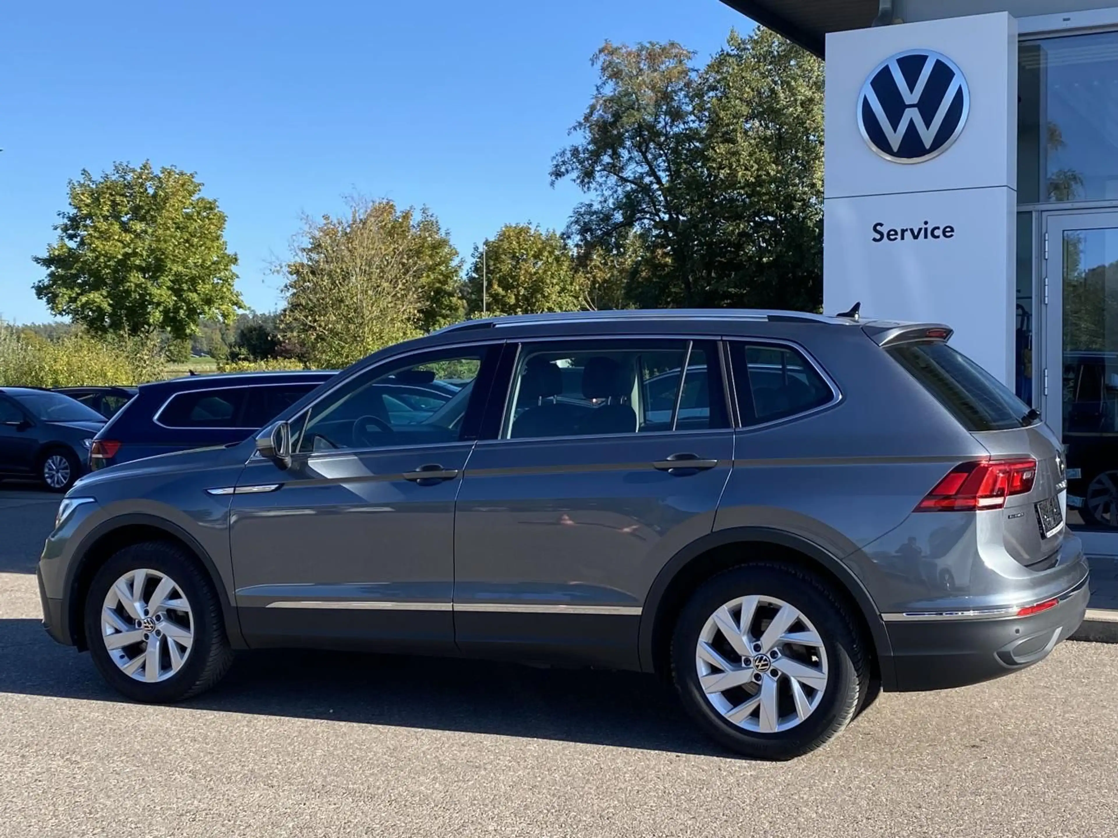 Volkswagen Tiguan Allspace 1.5 TSI DSG LIFE 7-SITZER+AHK+AC — photo 3