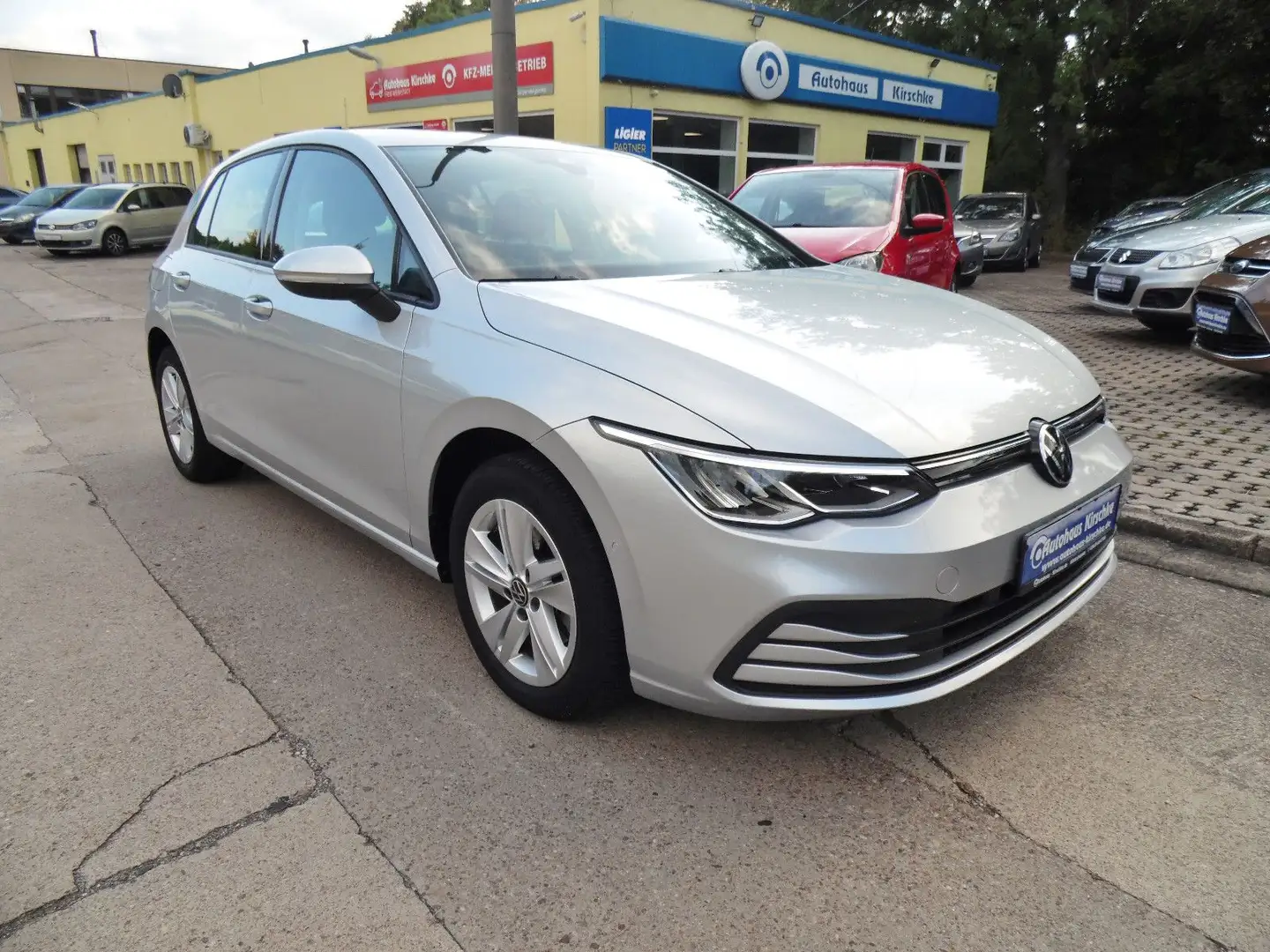 Volkswagen Golf VIII Lim. Life/Navi/SHZ/Temp Silber - 1