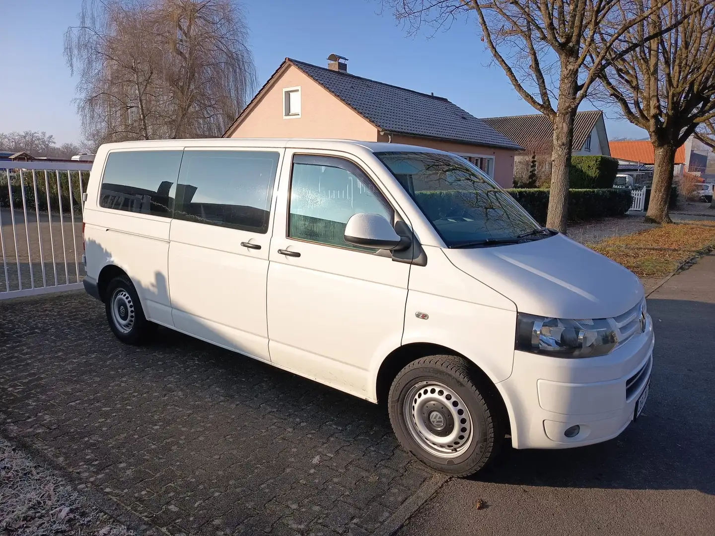 Volkswagen T5 Caravelle Caravelle lang 4Motion | 9 Sitzer Weiß - 2