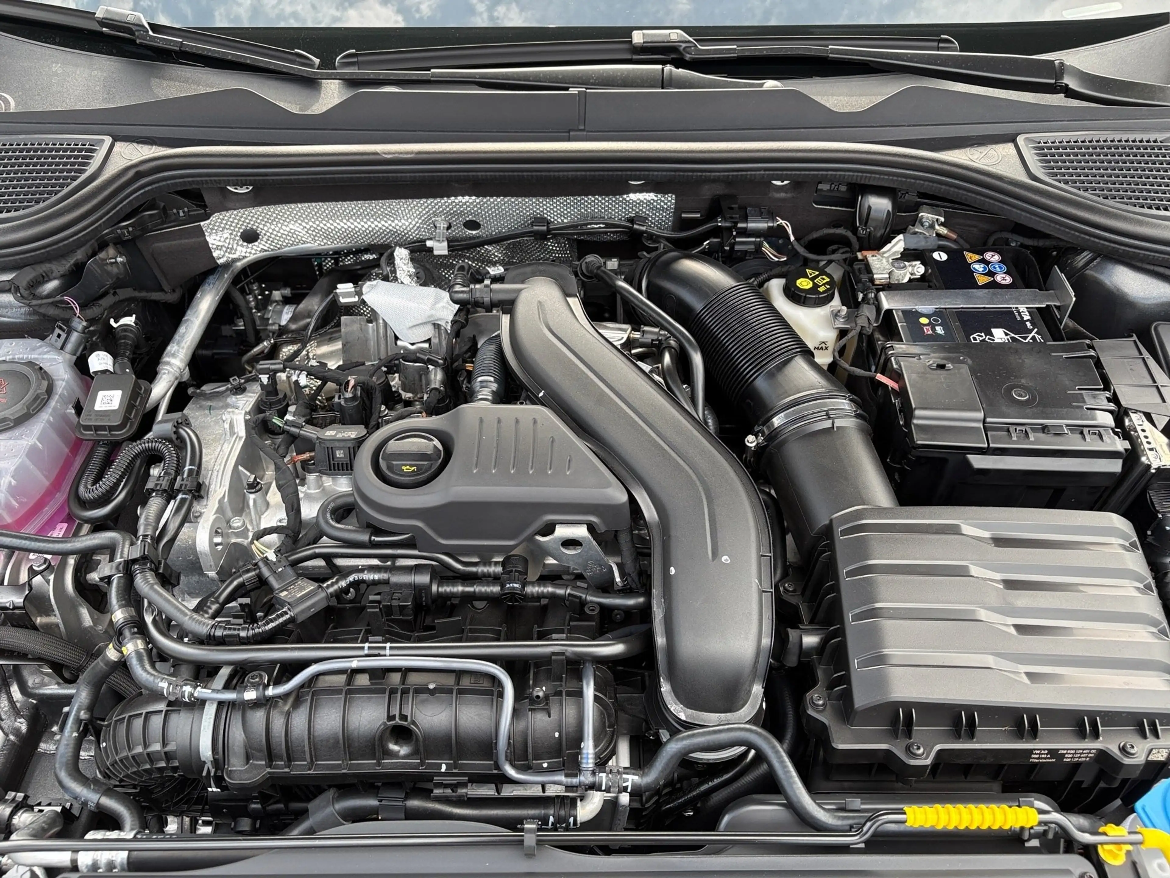 Volkswagen Golf VIII 1.5 eTSI Life *NAVI*KAMERA*SITZHZG* — photo 9