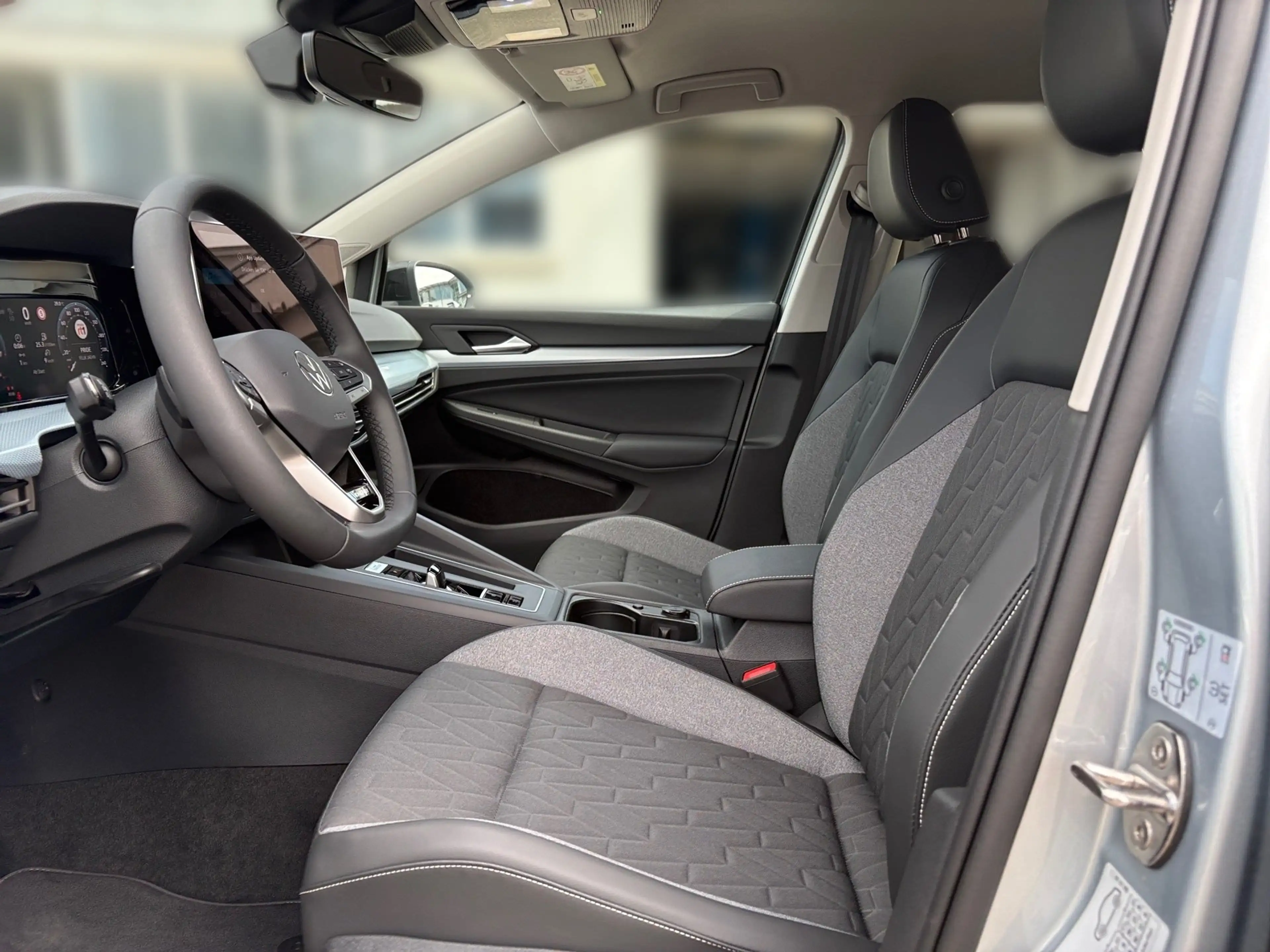 Volkswagen Golf VIII 1.5 eTSI Life *NAVI*KAMERA*SITZHZG* — photo 11