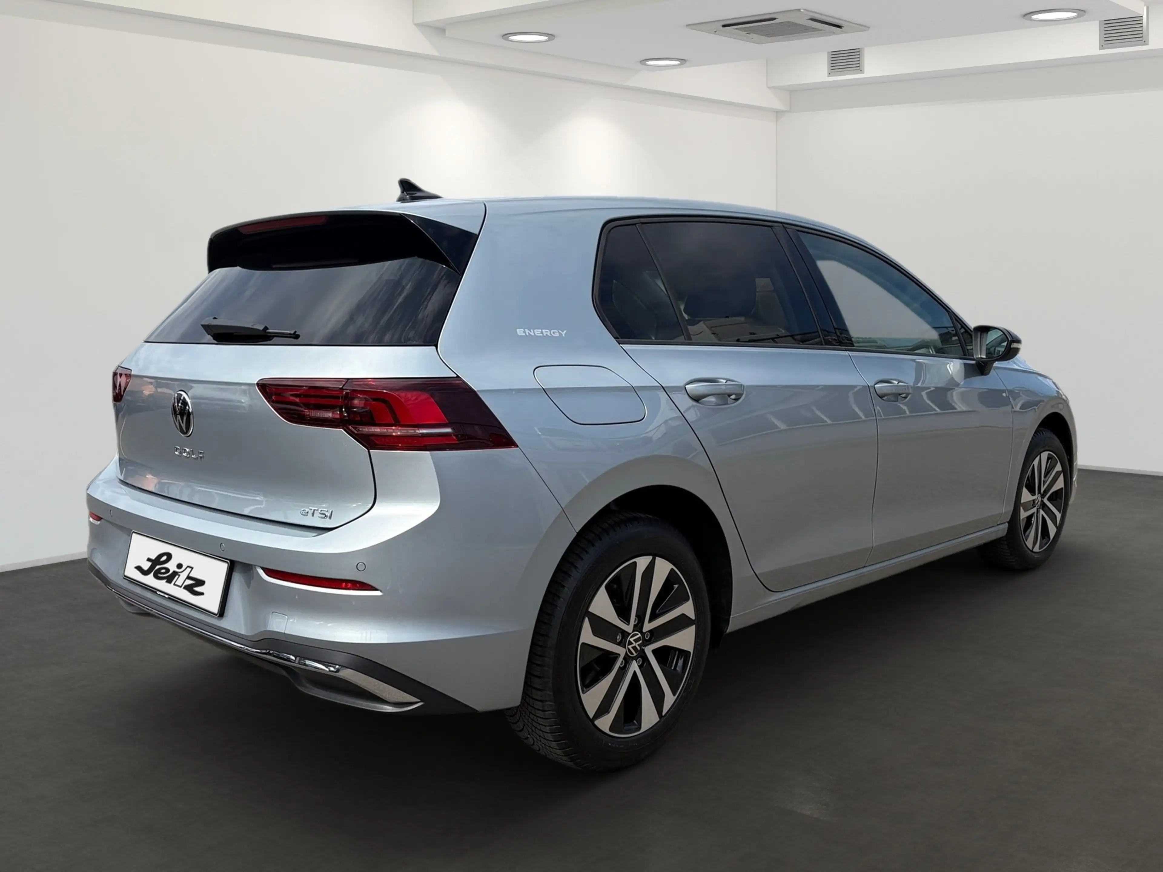Volkswagen Golf VIII 1.5 eTSI Life *NAVI*KAMERA*SITZHZG* — photo 6