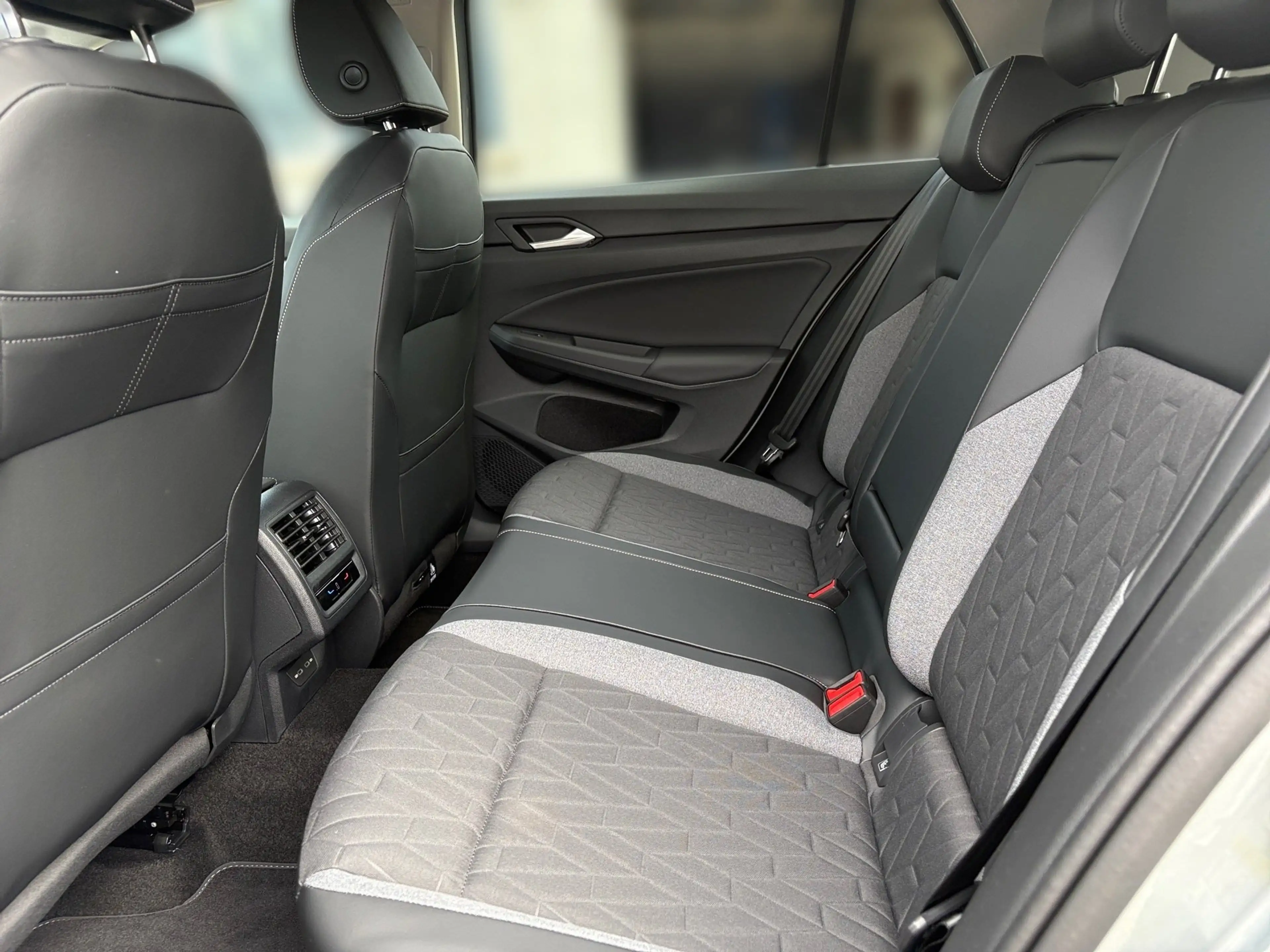 Volkswagen Golf VIII 1.5 eTSI Life *NAVI*KAMERA*SITZHZG* — photo 15