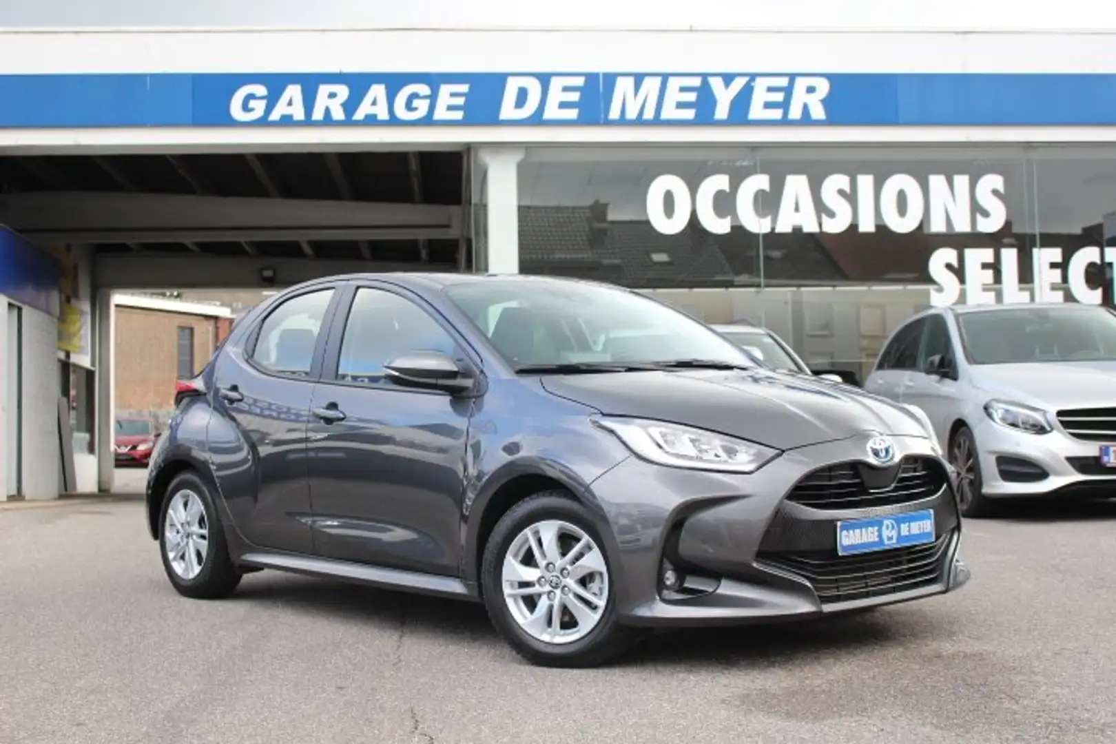 Toyota Yaris 1.5I HYBRID DYNAMIC Gris - 1