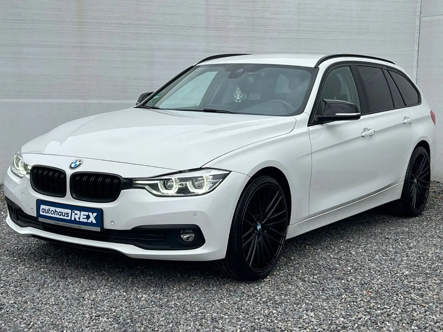 BMW 320 d 2.0d Touring NAVI APS LED AHK Blanc - 1