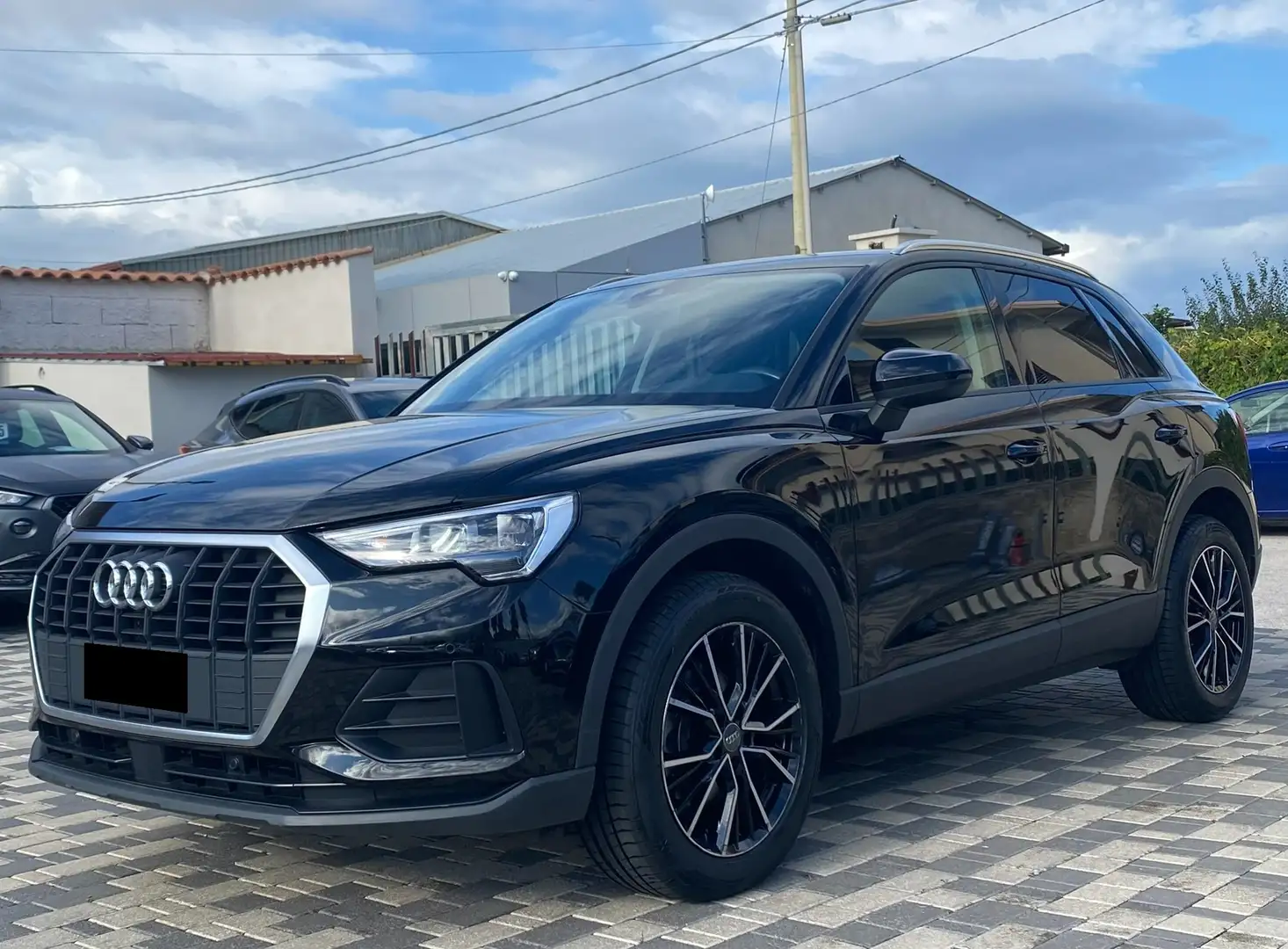 Audi Q3 Business 2.0 TDI 150CV s-tronic 35 Noir - 1